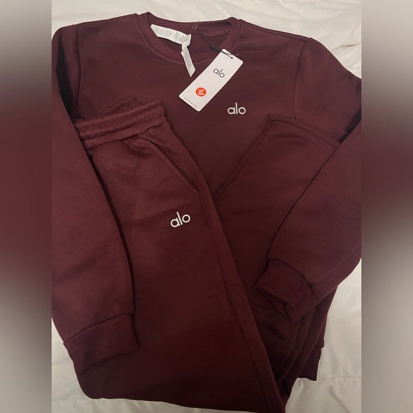 ALO Yoga Tops - NWT Alo Accolade Set Crewneck Sweatshirt and Straight Leg Sweatpants Burgundy